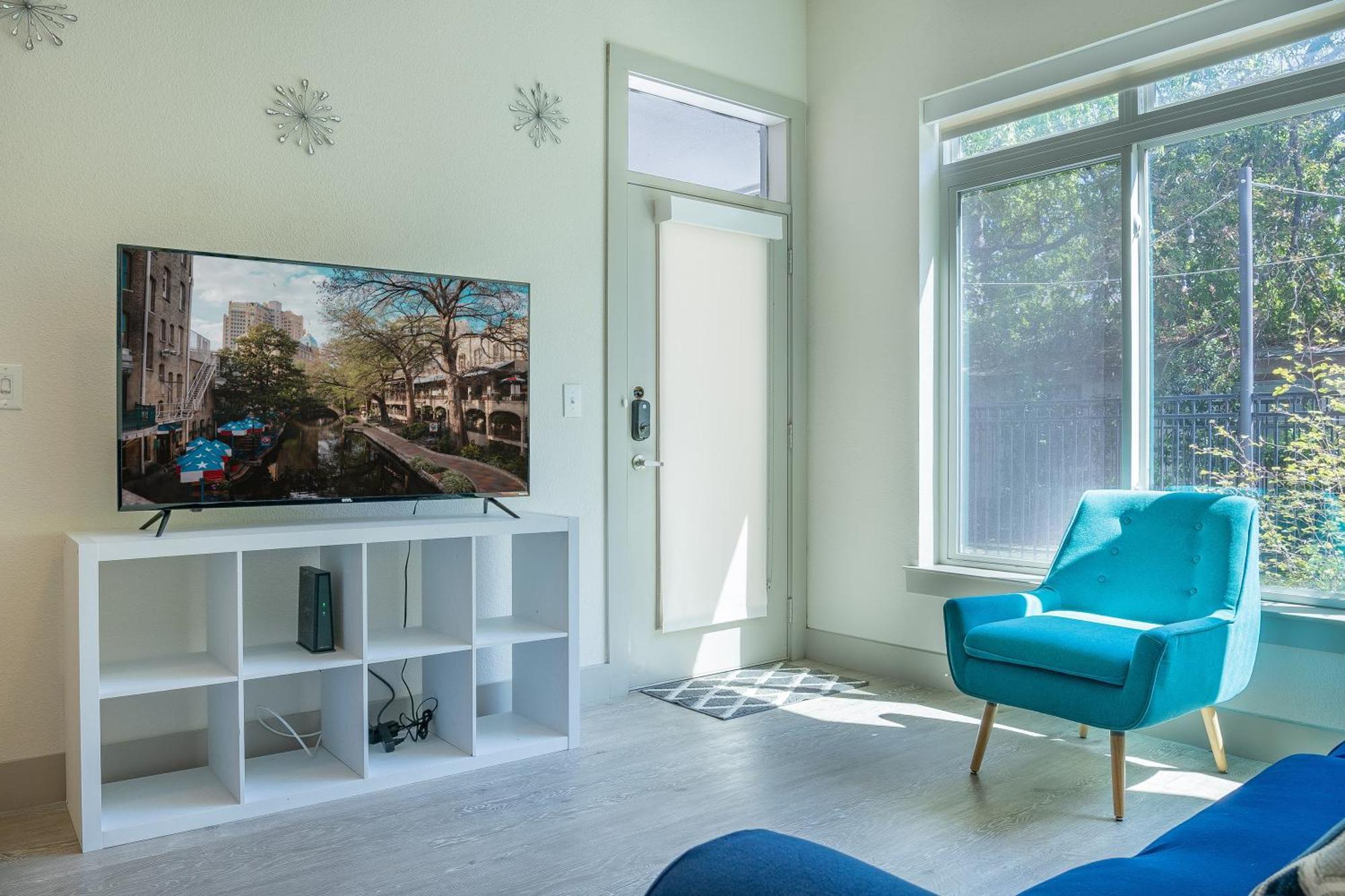 Beautiful Riverwalk Apt With Full Amenities, King Bed & Free Parking サンアントニオ エクステリア 写真