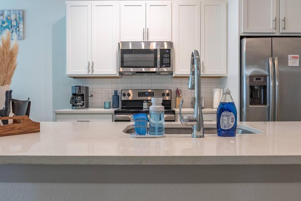 Beautiful Riverwalk Apt With Full Amenities, King Bed & Free Parking サンアントニオ エクステリア 写真