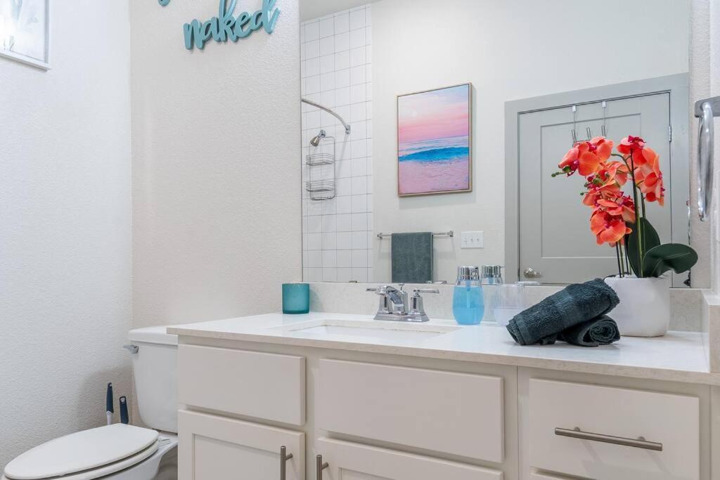 Beautiful Riverwalk Apt With Full Amenities, King Bed & Free Parking サンアントニオ エクステリア 写真